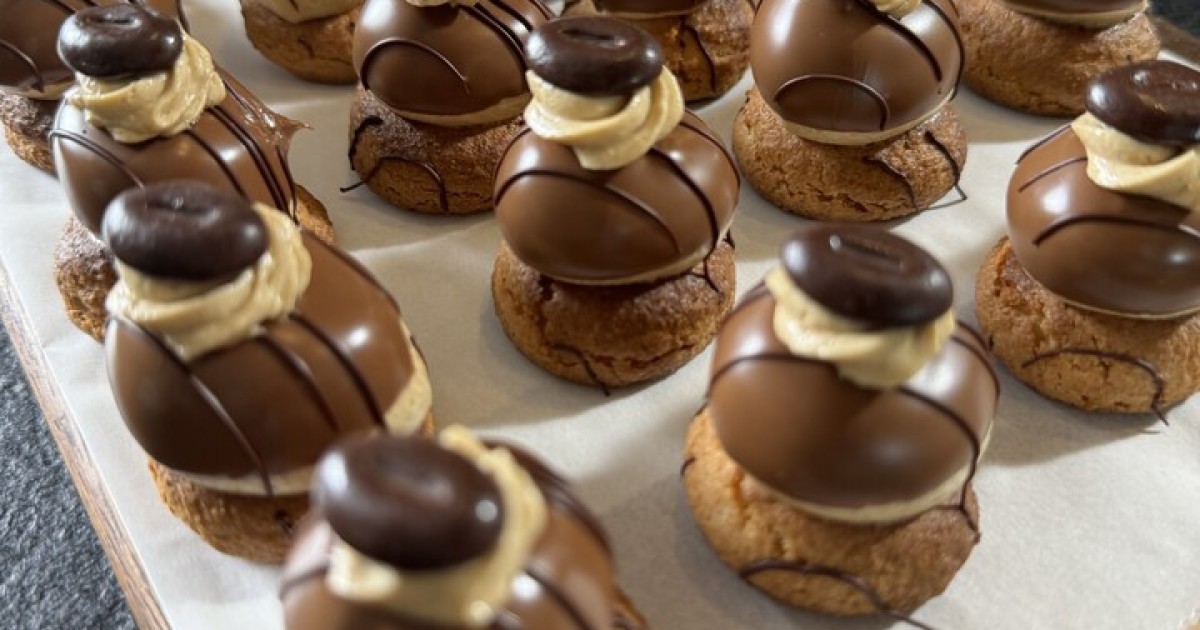 Petit glacés met mokkacrème en zelfgemaakte bitterkoekjes | BinnensteBuiten