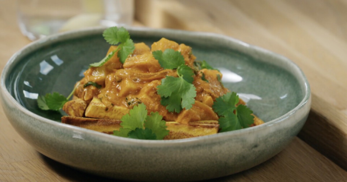Knolselderij tandoori met frietjes van bakbanaan en feta salade | BinnensteBuiten