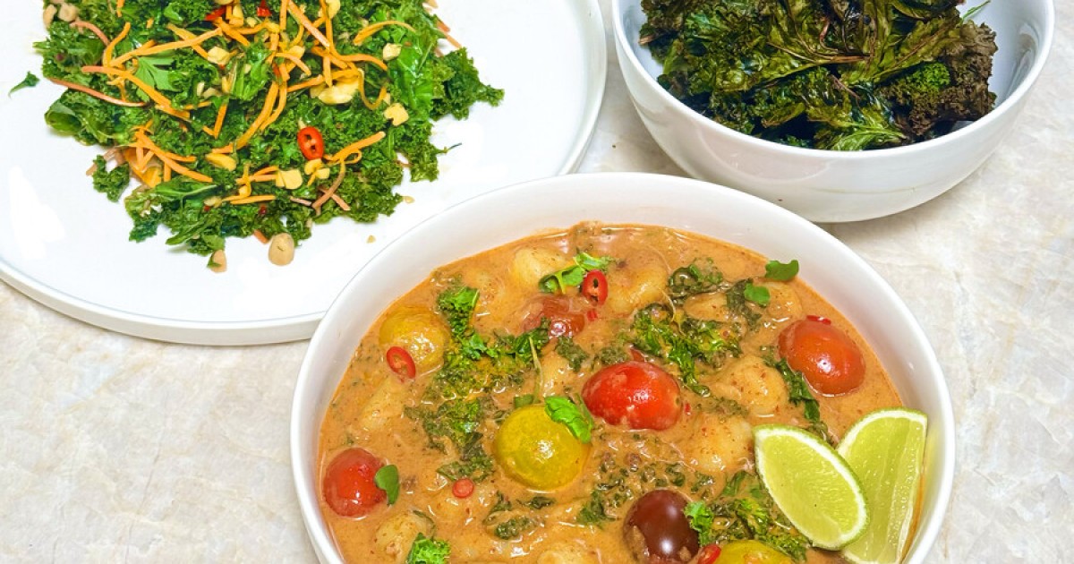 Rode curry met boerenkool, tomaat, gnocchi en salade | BinnensteBuiten