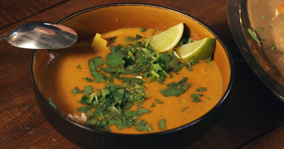 Parelhoen a la richelieu en Indiase mulligatawny soep | BinnensteBuiten