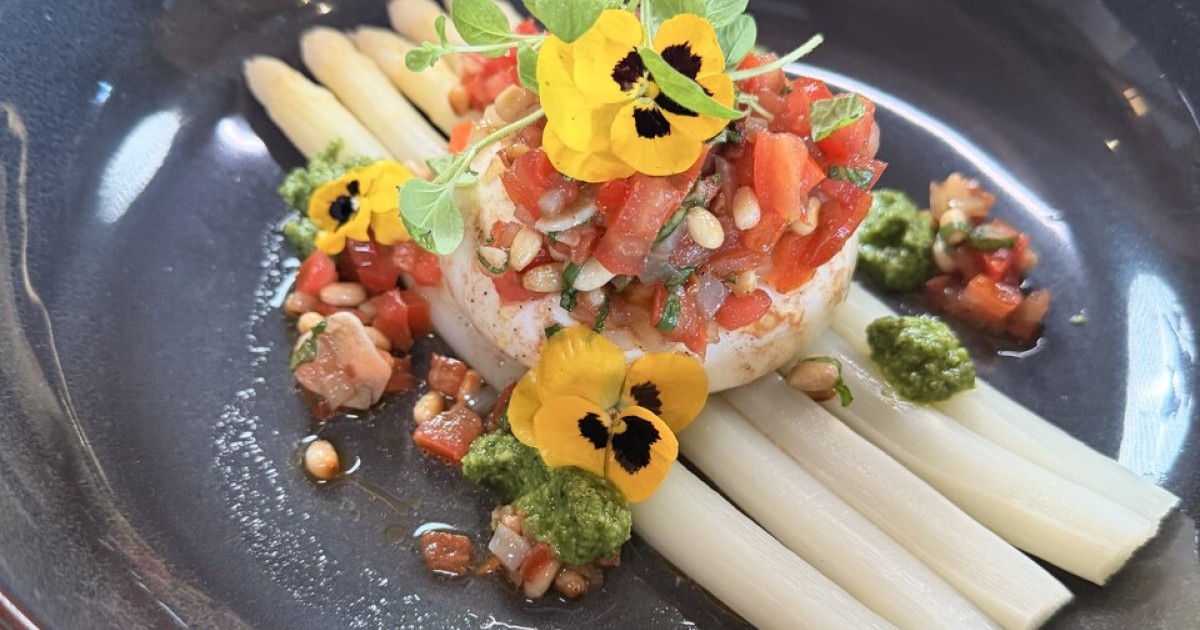 Asperges met burrata, tomatensalsa en pesto | BinnensteBuiten