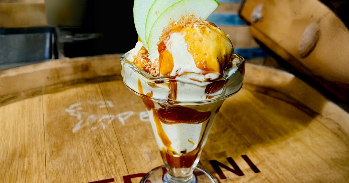 Appel cider sundae met vanille-ijs en karamel | BinnensteBuiten