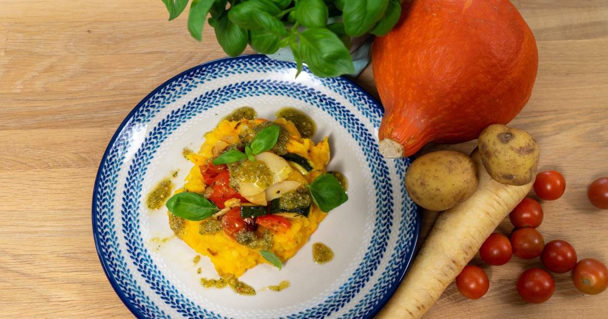 Pompoenstamppot met geroosterde groente en pittige pesto | BinnensteBuiten