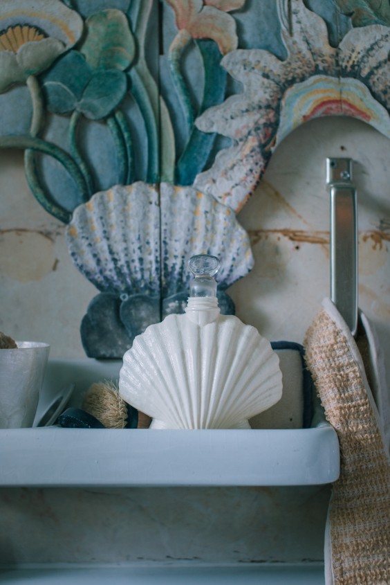 Ook van een simpele wastafel kan je op deze manier iets prachtigs maken | Foto: Sheena Schouwink
