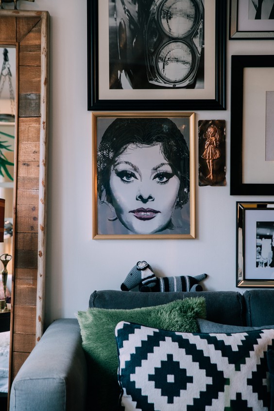 De woonkamer van Laila Hamidi