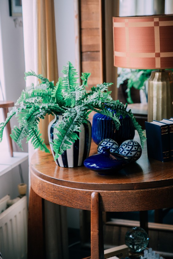 De woonkamer van Laila Hamidi