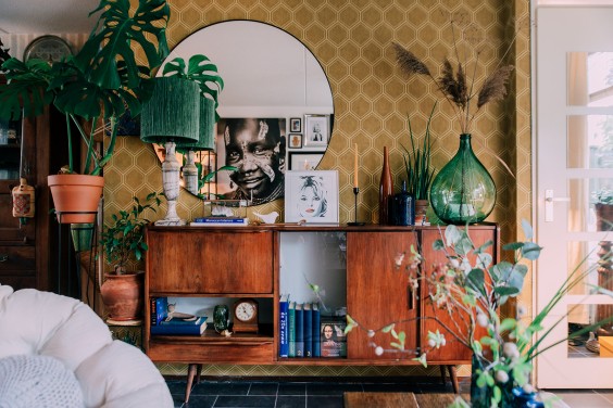 De woonkamer van Laila Hamidi