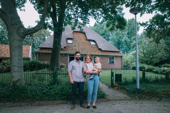 Susanne en Julian kopen deze oude koeienstal en stolpboerderij in Twisk en verbouwen die eigenhandig | Foto: Sheena Schouwink