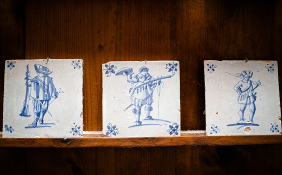 Tegeltjes in de kleine molen in Delfgauw | Foto: Roos Eijmers