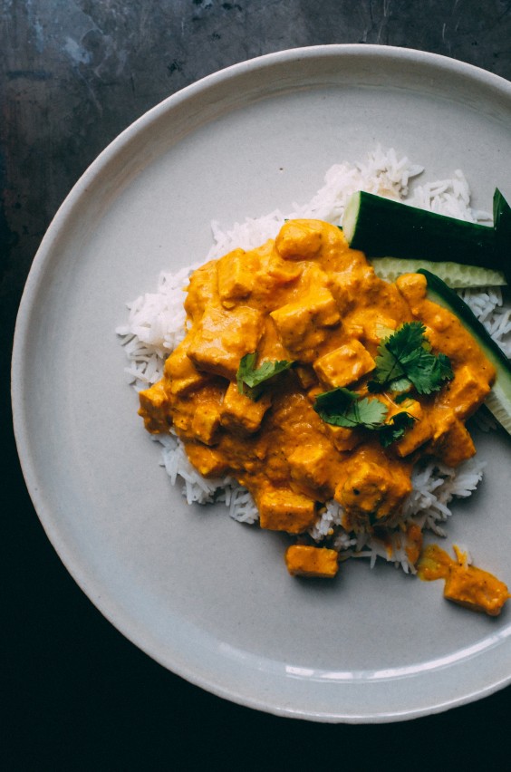 Butter chicken op basis van tofu | foto: unsplash