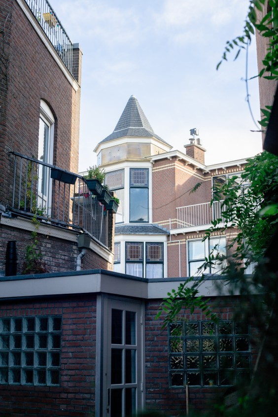 Uitzicht vanuit de tuin | Foto: Roos Eijmers