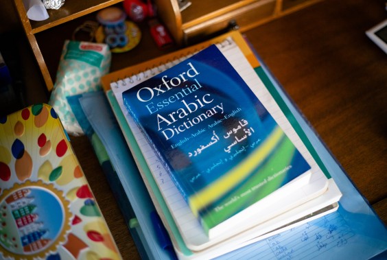 Anne leert Arabisch, want goed van pas komt op het werk | Foto: Roos Eijmers
