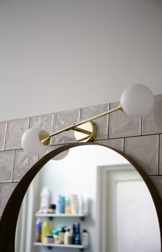 Genuanceerd licht in de badkamer | Foto: Roos Eijmers