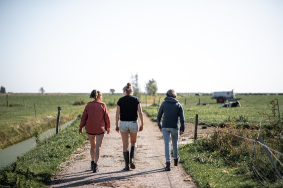 Vloggende boerin Welmoed Deinum | Fotografie: Marjon Lukje