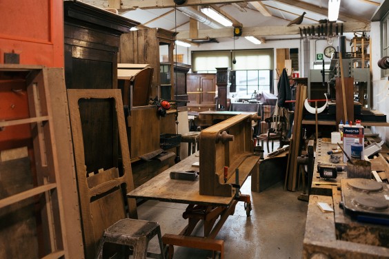 Antiek restaurateurs Wilp | Fotografie: Marjon Lukje