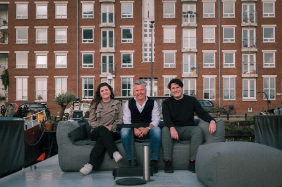 Strakke woonboot Amsterdam | Fotografie: Sheena Schouwink