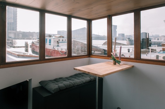 Strakke woonboot Amsterdam interieur | Fotografie: Sheena Schouwink