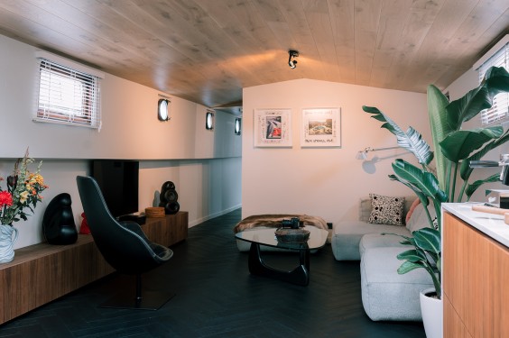 Strakke woonboot Amsterdam interieur | Fotografie: Sheena Schouwink