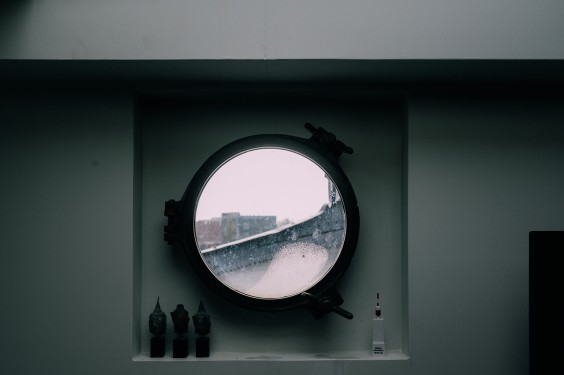 Strakke woonboot Amsterdam interieur | Fotografie: Sheena Schouwink