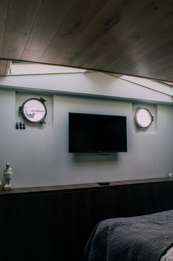 Strakke woonboot Amsterdam interieur | Fotografie: Sheena Schouwink