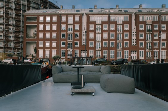 Strakke woonboot Amsterdam | Fotografie: Sheena Schouwink