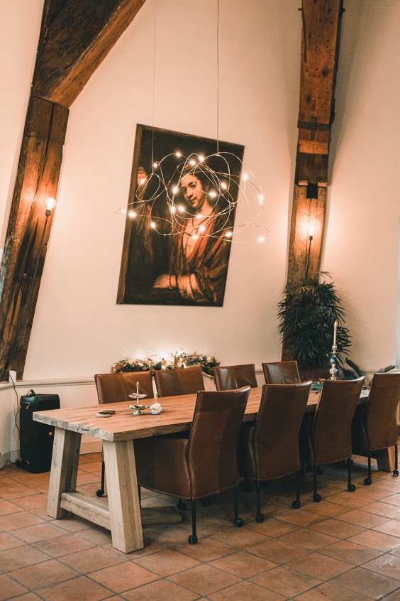 Annamarie pakt elk jaar uit met de kerstversiering. | Fotografie: Roos Eijmers 