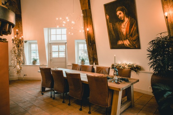 Annamarie pakt elk jaar uit met de kerstversiering. | Fotografie: Roos Eijmers 