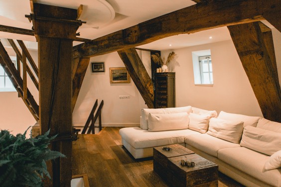 Michel heeft bijna al het onderhoud zelf gedaan, Conny houdt zicht bezig met het interieur | Fotografie: Roos Eijmers