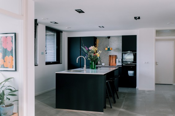 Kindvriendelijke familie 70's bungalow met kleur in Eindhoven | Foto: Sheena Schouwink