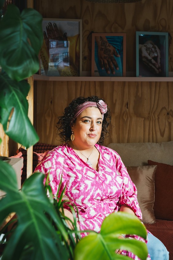 Henna kunstenares Fatima Oulad Thami | Fotografie: Roos Eijmers