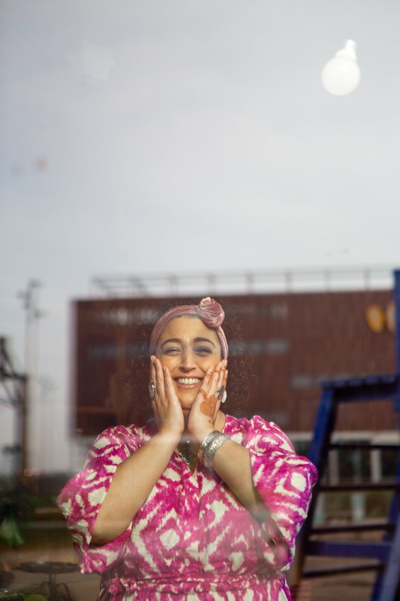 Henna kunstenares Fatima Oulad Thami | Fotografie: Roos Eijmers