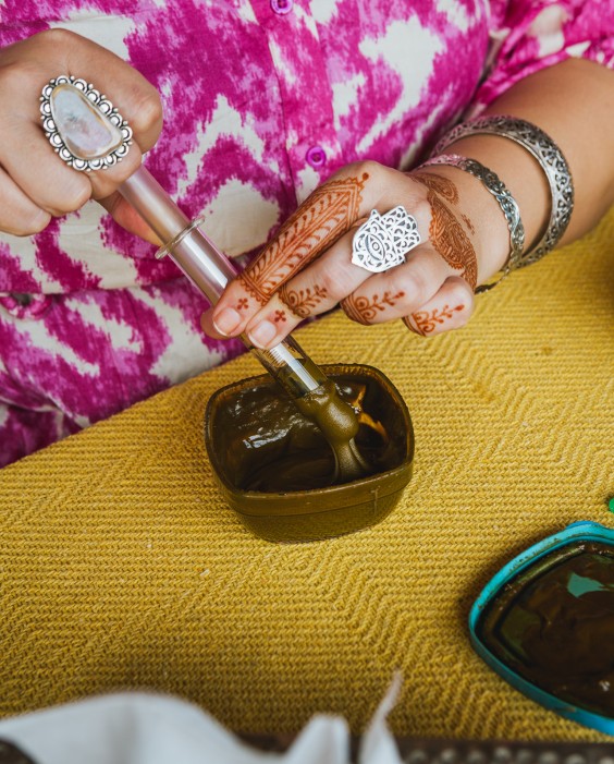 Henna kunstenares Fatima Oulad Thami | Fotografie: Roos Eijmers