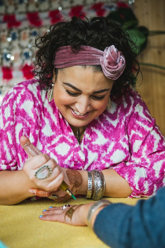 Henna kunstenares Fatima Oulad Thami | Fotografie: Roos Eijmers