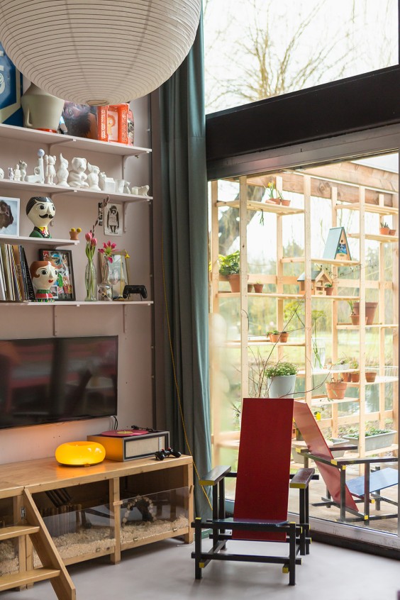 Zelf ontworpen tiny house in Rotterdam | Fotografie: Roos Eijmers