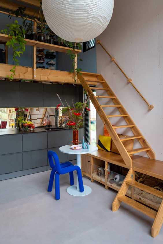 Zelf ontworpen tiny house in Rotterdam | Fotografie: Roos Eijmers