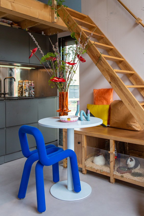 Zelf ontworpen tiny house in Rotterdam | Fotografie: Roos Eijmers