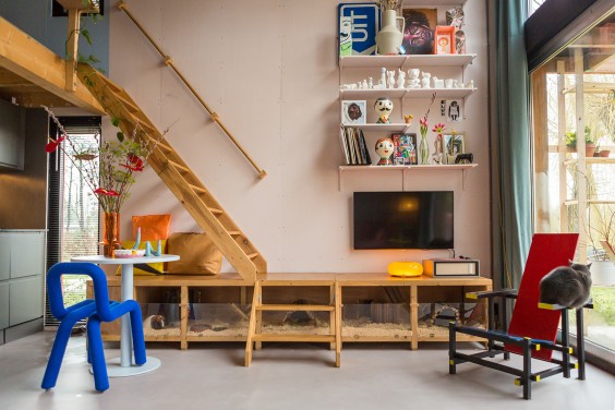 Zelf ontworpen tiny house in Rotterdam | Fotografie: Roos Eijmers