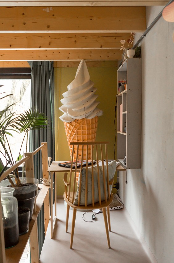 Zelf ontworpen tiny house in Rotterdam | Fotografie: Roos Eijmers