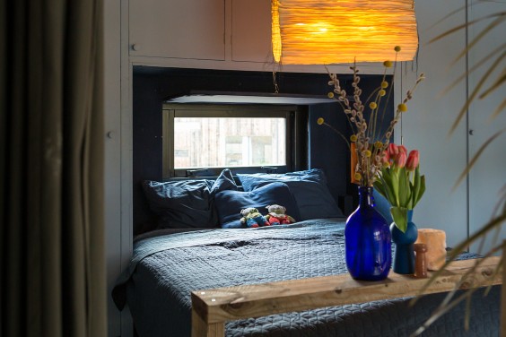 Zelf ontworpen tiny house in Rotterdam | Fotografie: Roos Eijmers