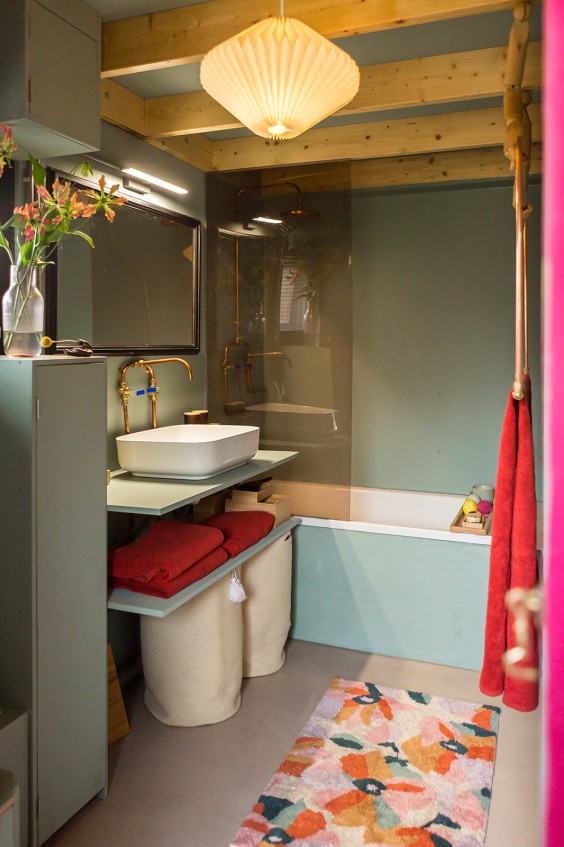 Zelf ontworpen tiny house in Rotterdam | Fotografie: Roos Eijmers