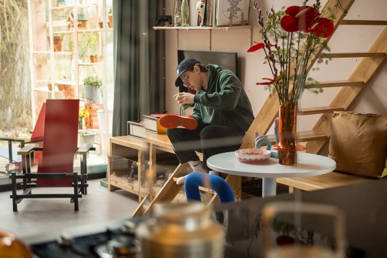 Zelf ontworpen tiny house in Rotterdam | Fotografie: Roos Eijmers