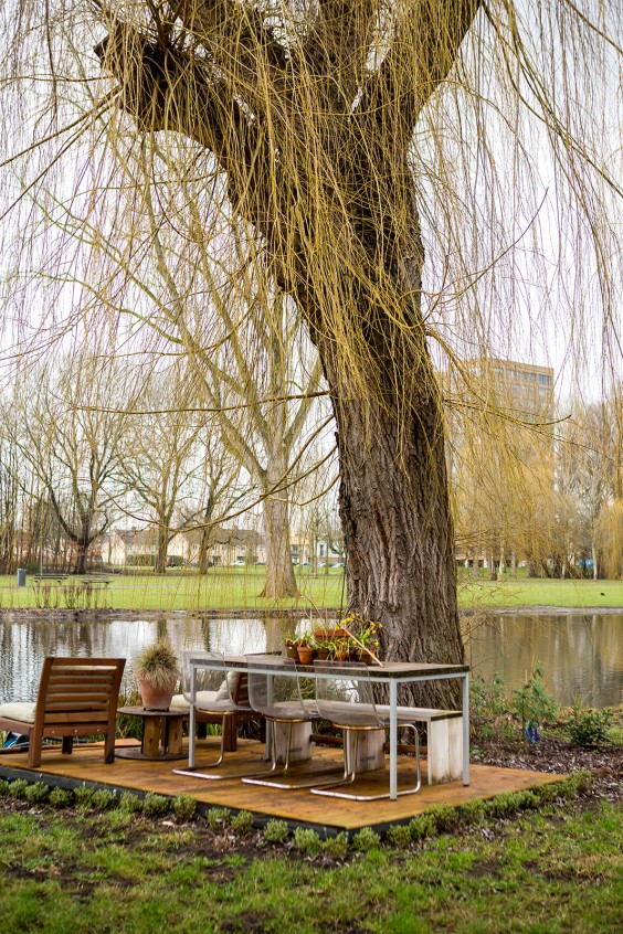 Zelf ontworpen tiny house in Rotterdam | Fotografie: Roos Eijmers