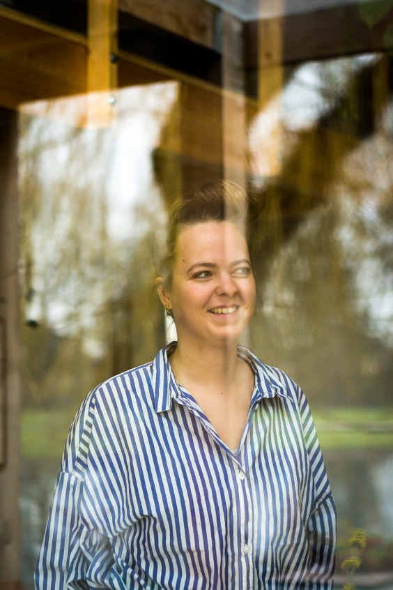 Zelf ontworpen tiny house in Rotterdam | Fotografie: Roos Eijmers