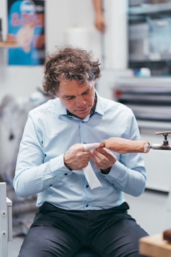 Prothesemakers in Zwolle | Fotografie: Marjon Lukje