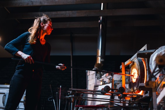 Glasblazers in Oostmarssum | Fotografie: Marjon Lukje