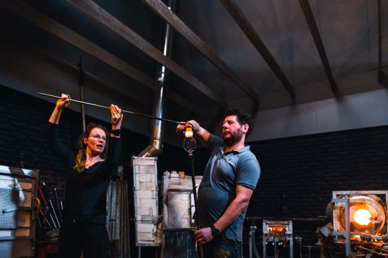 Glasblazers in Oostmarssum | Fotografie: Marjon Lukje