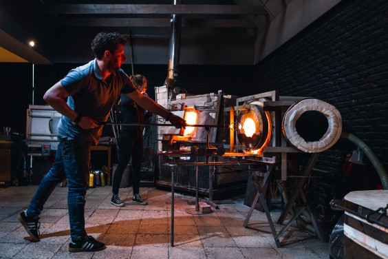 Glasblazers in Oostmarssum | Fotografie: Marjon Lukje