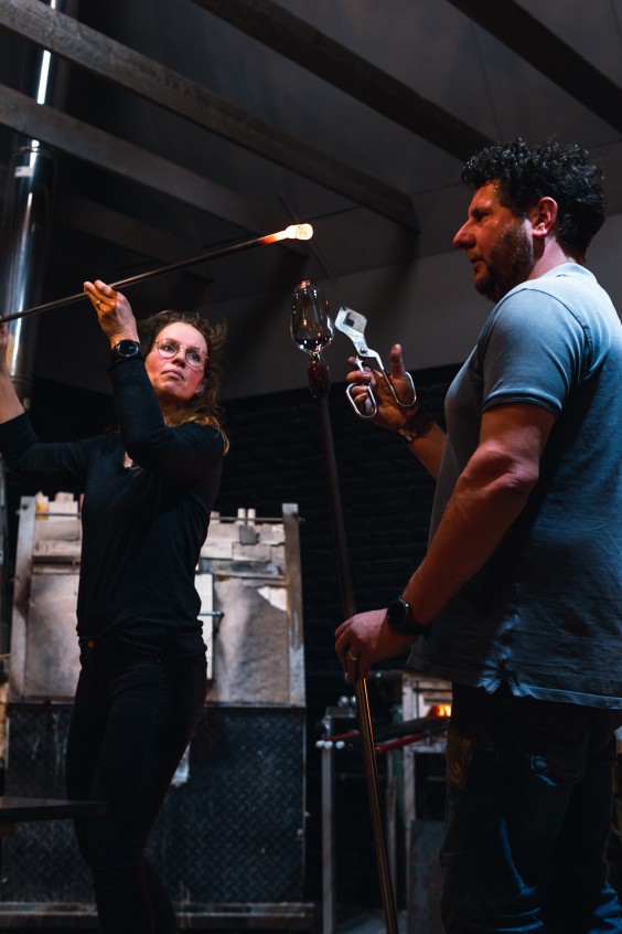 Glasblazers in Oostmarssum | Fotografie: Marjon Lukje