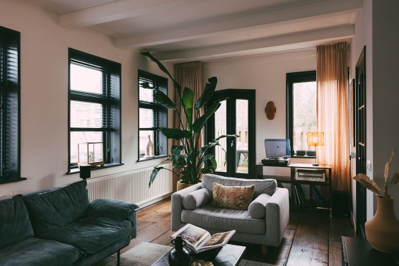 Voormalig pakhuis in Dokkum | Fotografie: Marjon Lukje