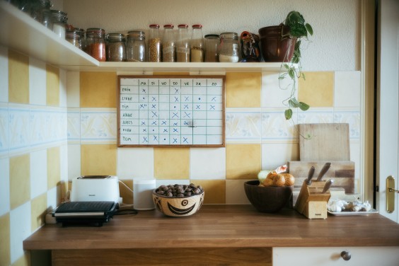Lieke Kleinsmann woont met zeven huisgenoten in een woonboerderij in Utrecht | Fotografie: Marjon Lukje